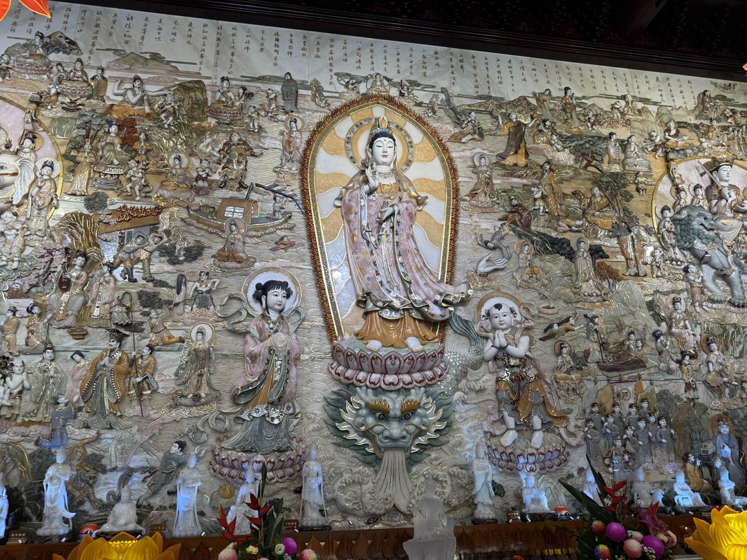 Это был отличный экспириенс! Идеальный выбор локаций, перемещение, и главное сам рассказ! Вячеслав знает как все