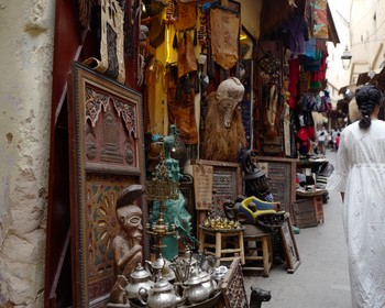 Старый Фес, университет Аль-Карауин, кожевенные красильни, дворец художника