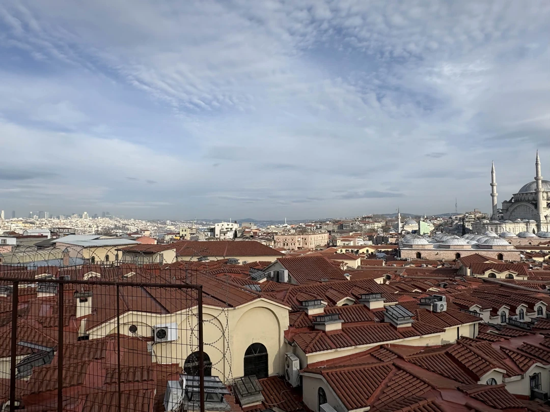 Отлично провела экскурсию гид Баяна. Заинтересовала и заняла ребенка 13 лет! Рассказала историю гранд базара и
