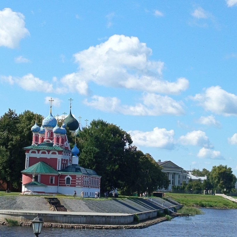 Провели пешую экскурсию по Углическому кремлю с гидом Надеждой. Получили огромное удовольствие от высокого профессионализма этого