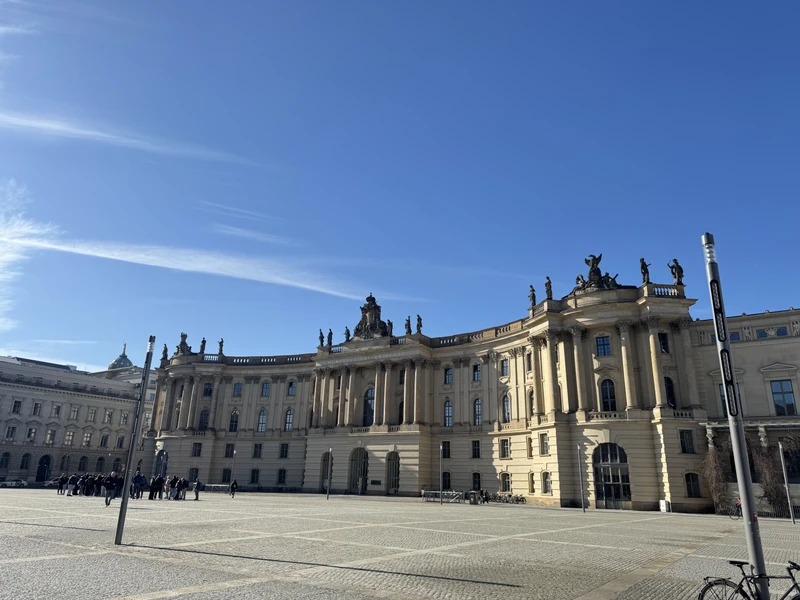 у нас получилась индивидуальная экскурсия. гид Неля заворожила своим интреснейшим рассказом, что 2 часа прошло как
