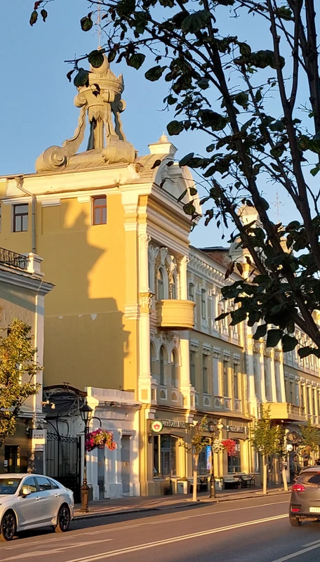 Красивые истории Кремлёвской улицы