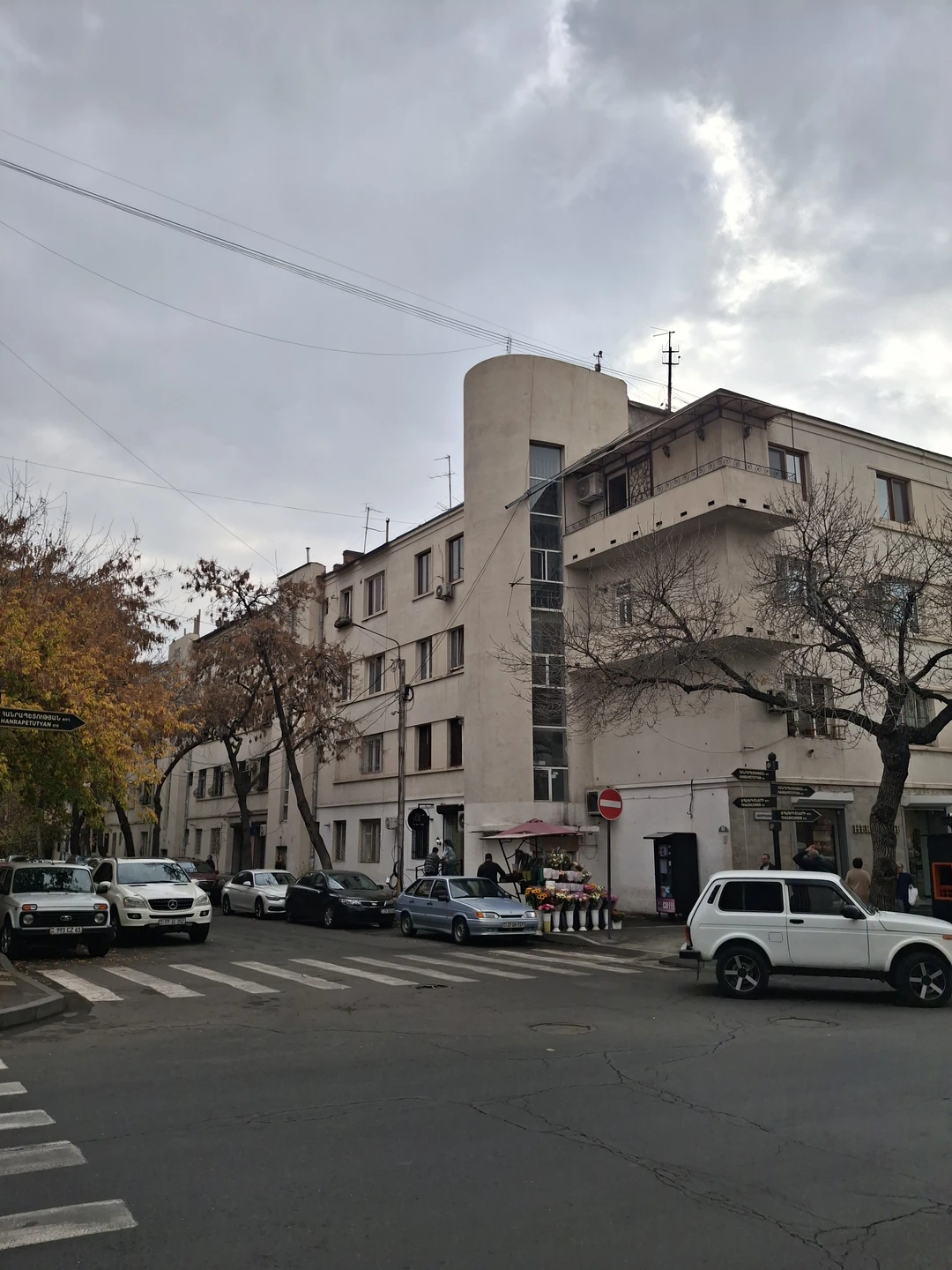 Советский модернизм в Ереване - с современным художником (Надежда)