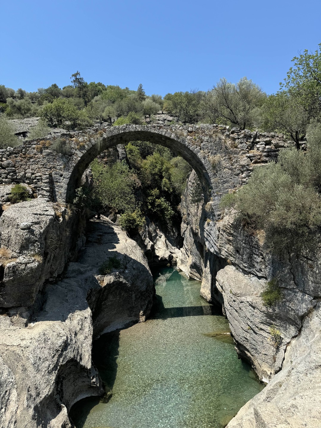 Второй раз ездила на данную экскурсию, второй раз получила кайф. Гида обещано не было, но с