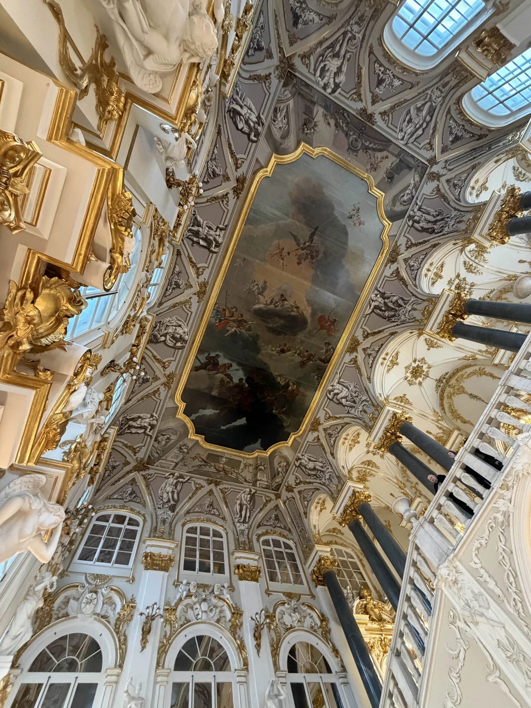 Спасибо огромное Марии. Это лучший экскурсовод по Эрмитажу. Все содержательно, чисто по нужным знаковым местам. Описание