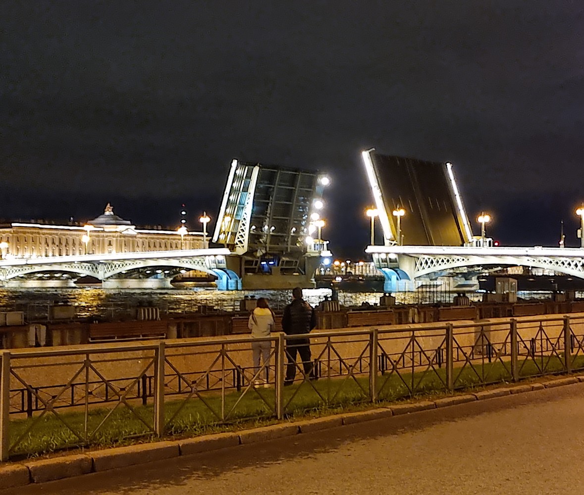 Главное изображение экскурсии - Неспящие в Петербурге