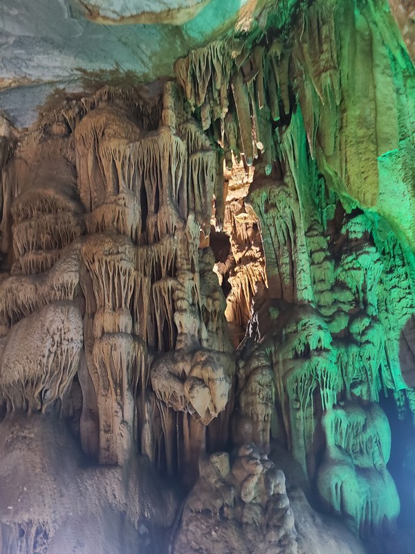 Сказочная пещера Шихуа - из Пекина