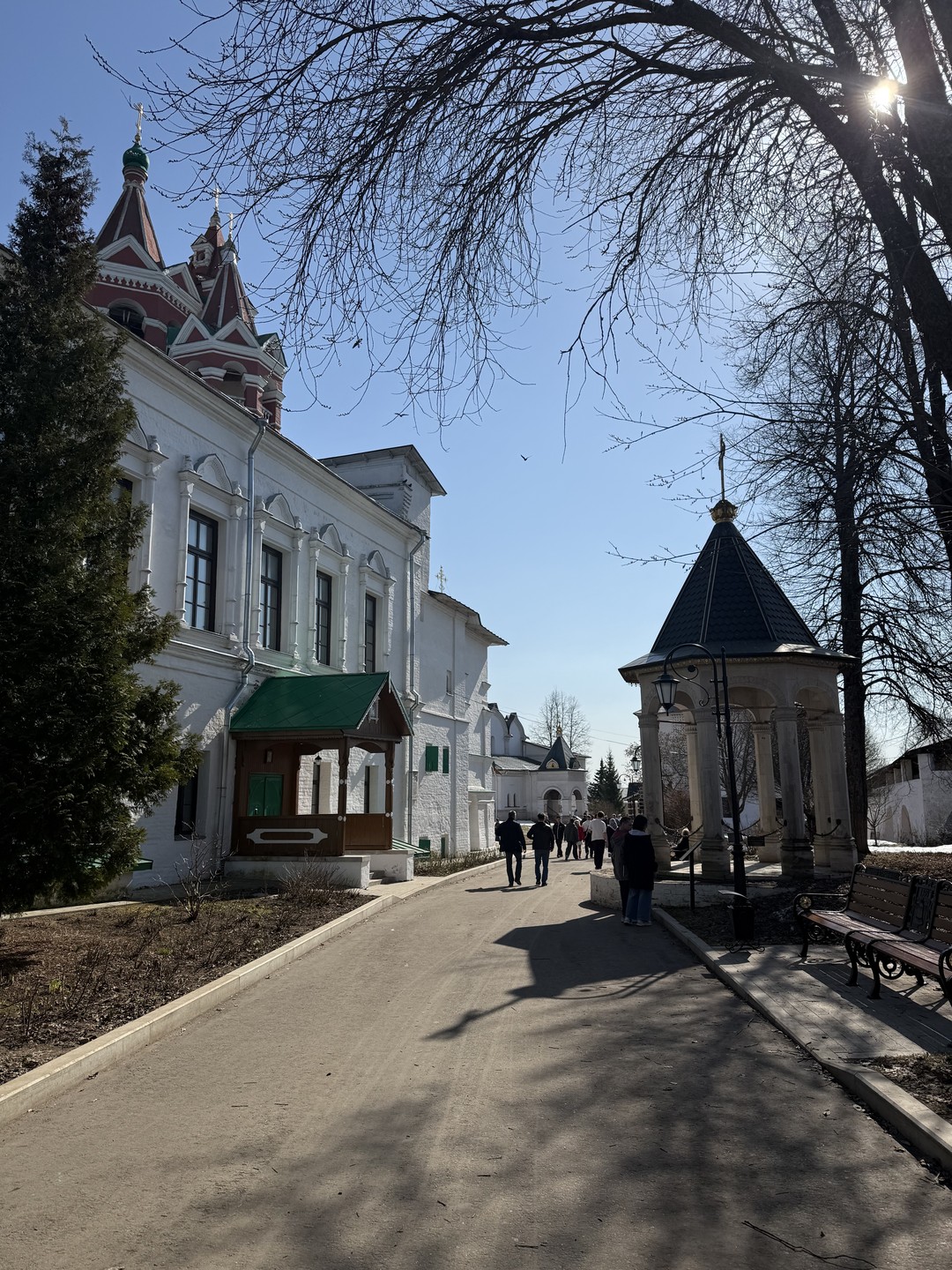 Экскурсию провел Арсений, который прекрасно владеет информацией и очень интересно ее преподносит! Однозначно рекомендуем!!!