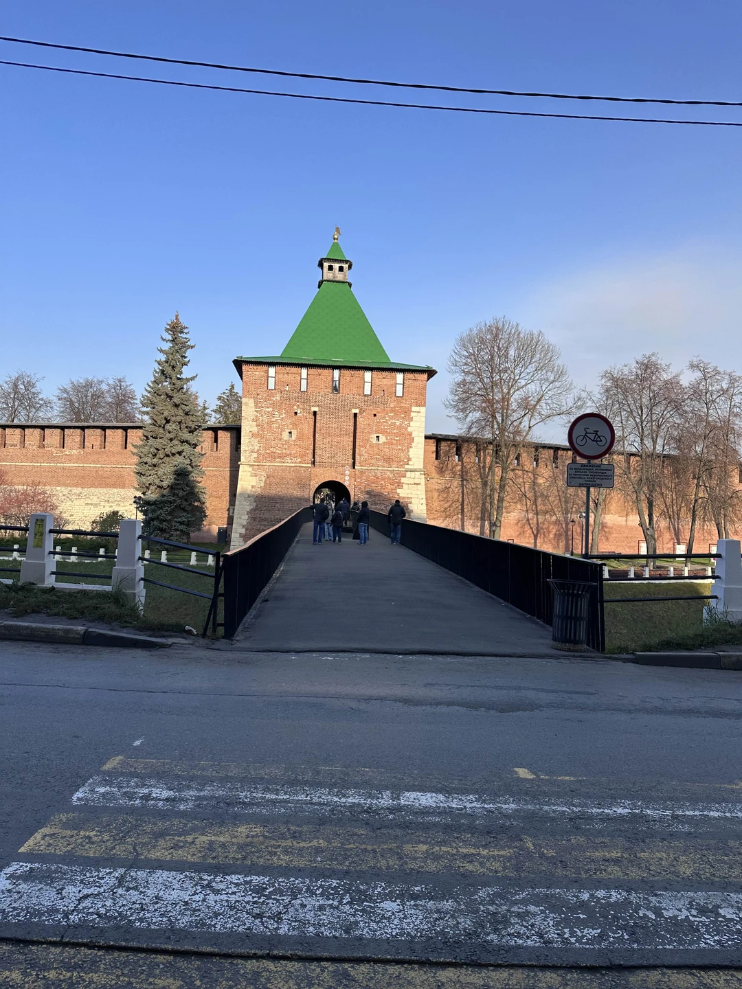 Нам понравилась экскурсия с Павлом. Спокойная прогулка по основным местам, начиная от Покровки далее по Кремлю