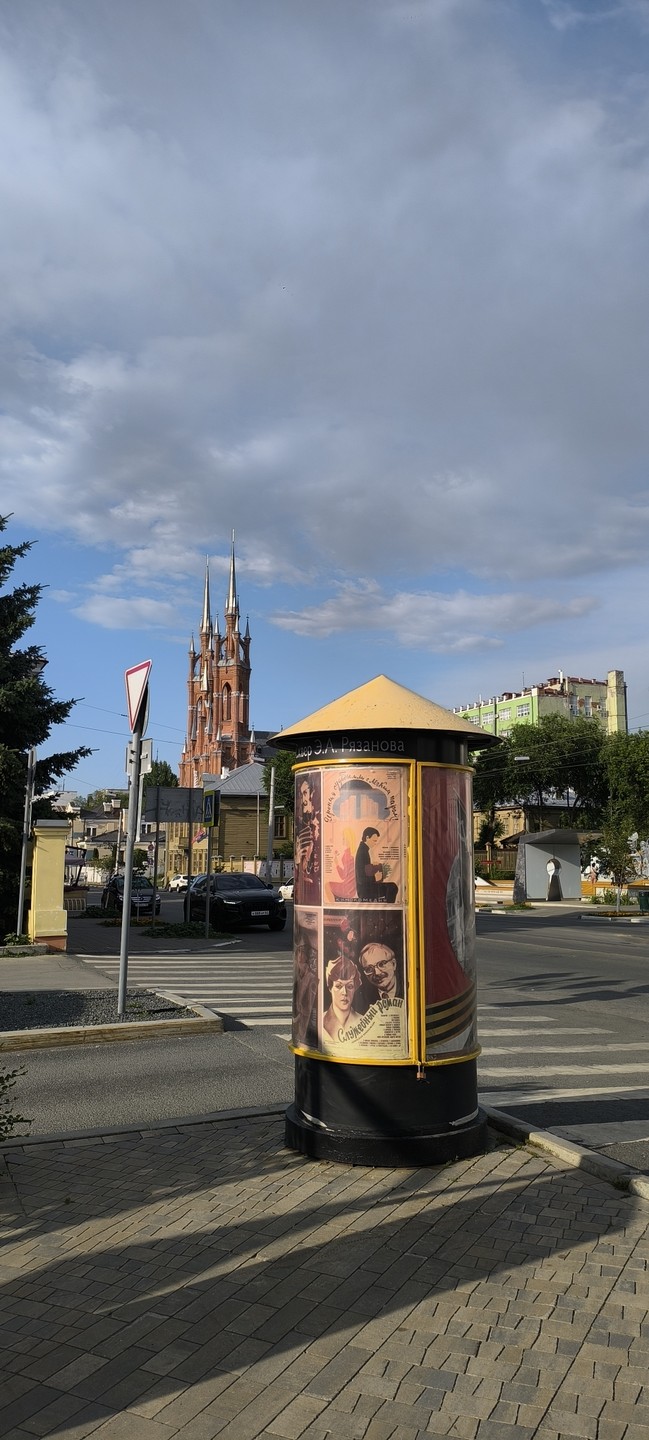 Первый раз в городе, пока добирались до места встречи нам ничего не понравилось. После экскурсии захотелось