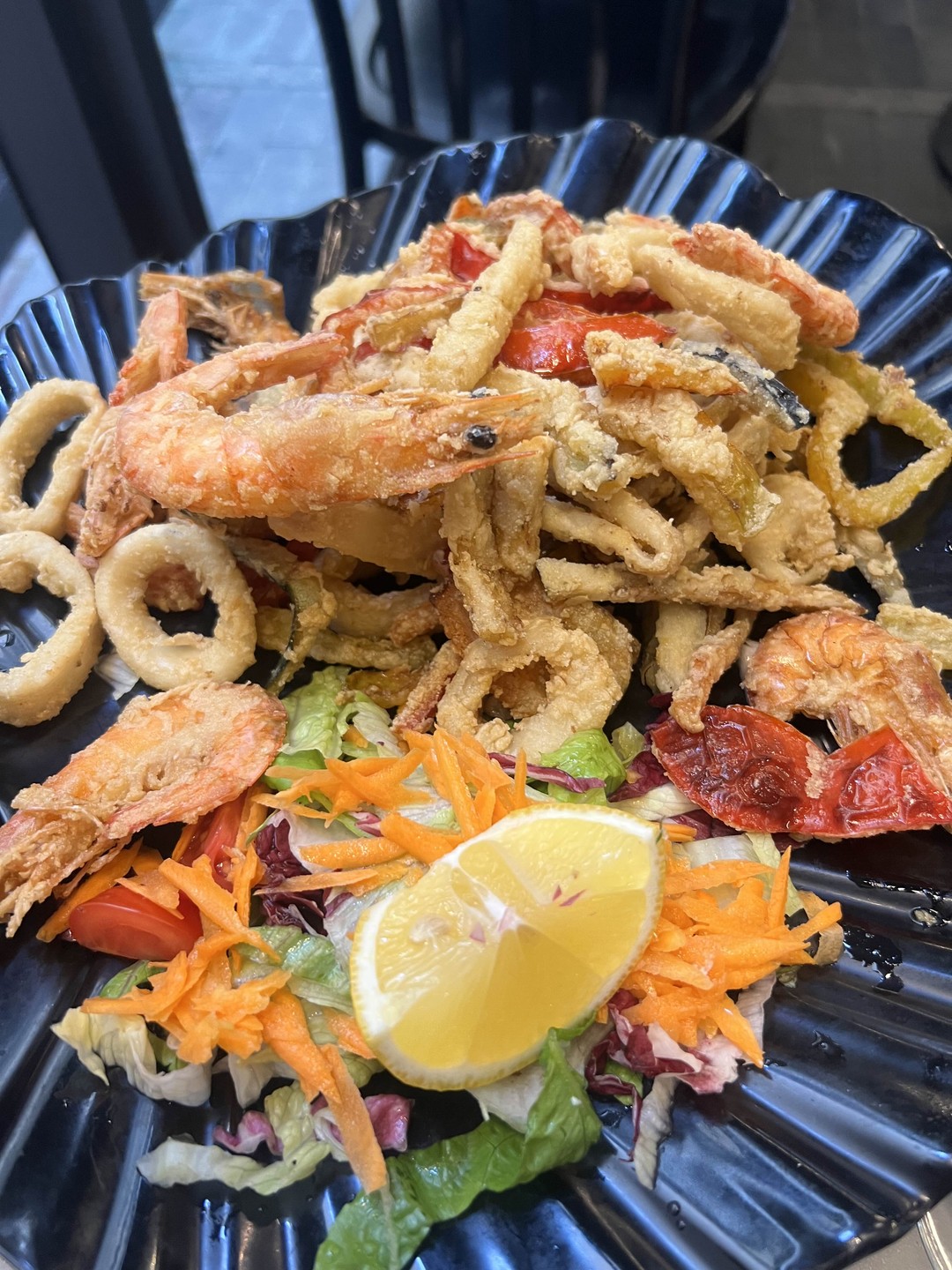 Тиана-прекрасный гид, встретила, все показала и рассказала убедительно! Дворец на острове Bella -это чудо из чудес!