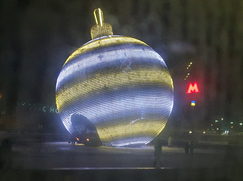 Минус для автобусной экскурсии - немытые окна автобуса.