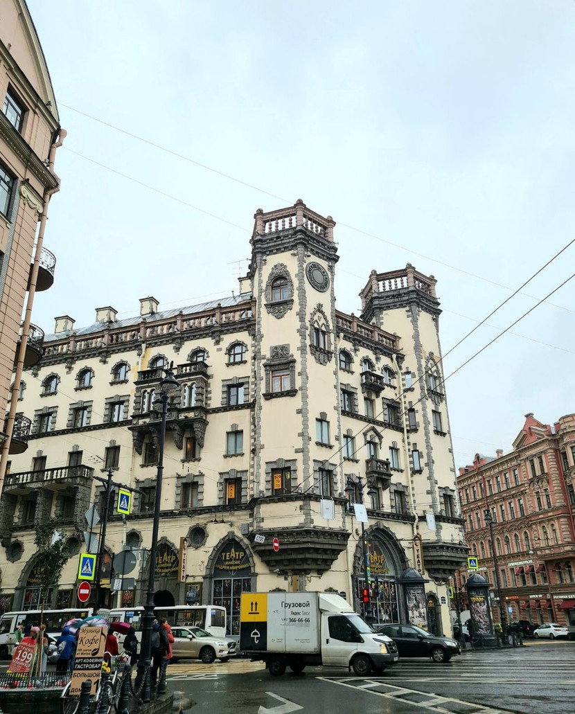 Экскурсия Дворы и дворцы Петроградки: прогулка во времени