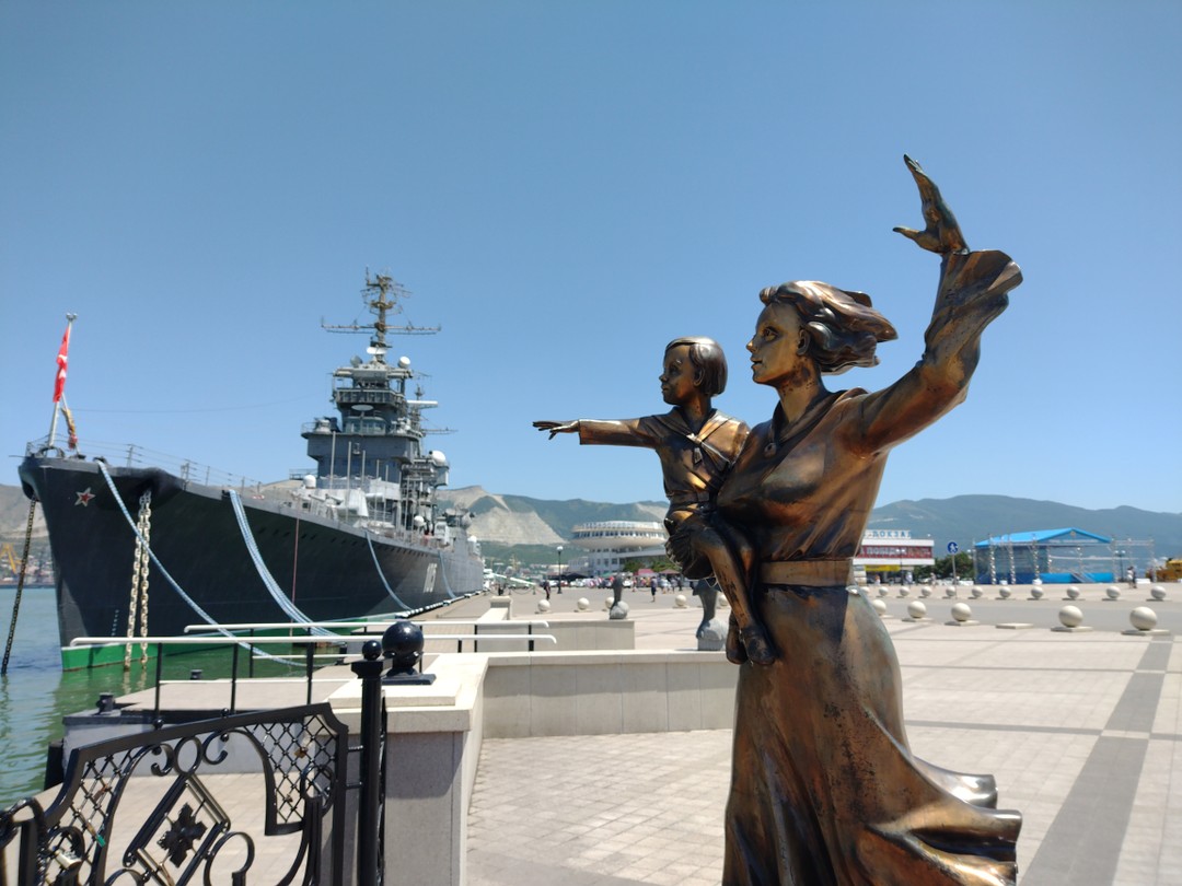 Благодарим Дмитрия за интересный рассказ, прекрасное вождение и внимательность к пассажирам! Если вас интересуют не только