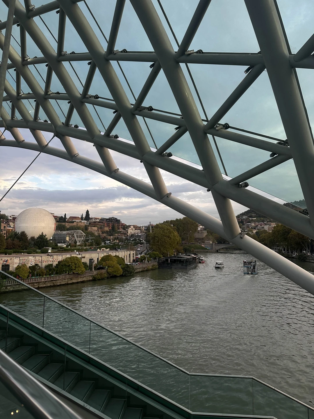 Прекрасный тур, места и люди! Все было проведено на высшем уровне! Не забуду точно эти масштабные обеды,а в Грузию вернусь обязательно!!!