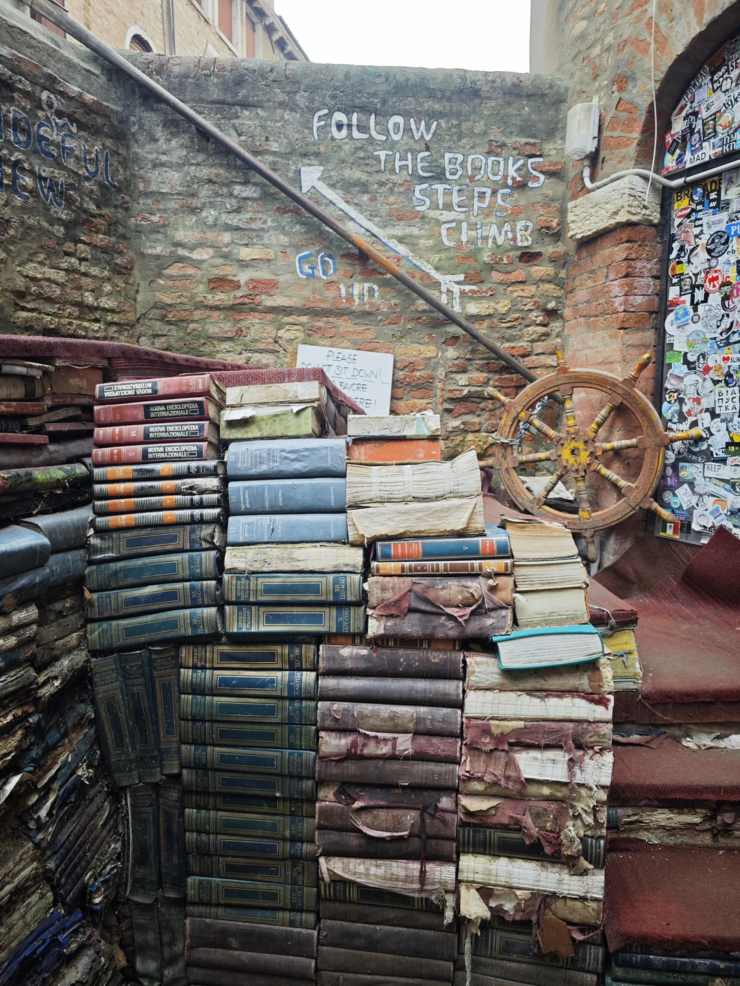 Восхитительная экскурсия! Легкая, информативная, комфортная и веселая! Получили огромное удовольствие и могли бы с Юлией ходить