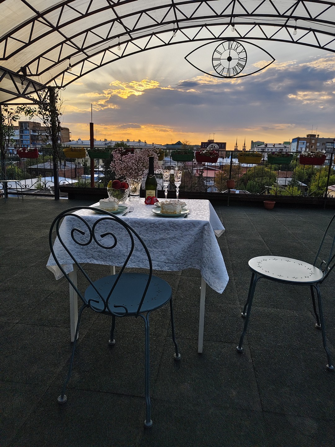 Попал на данное мероприятие со своей девушкой. Очень удивились, когда узнали столько интересной информации о данном