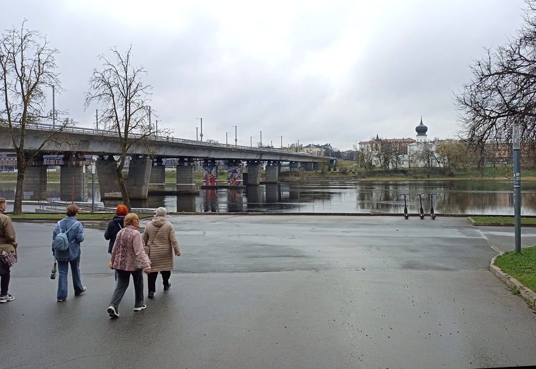 Обзорная пешеходная экскурсия по Кремлю и центру Пскова (Elena)