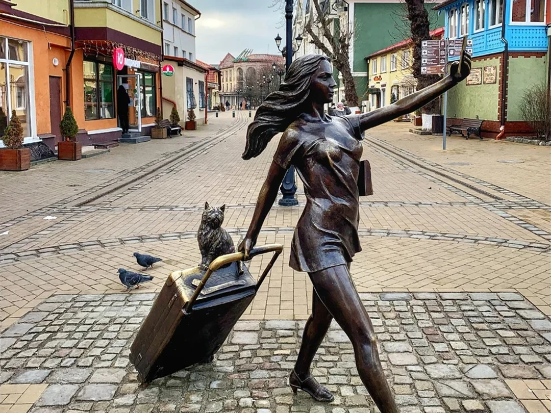 Скульптура Курортница