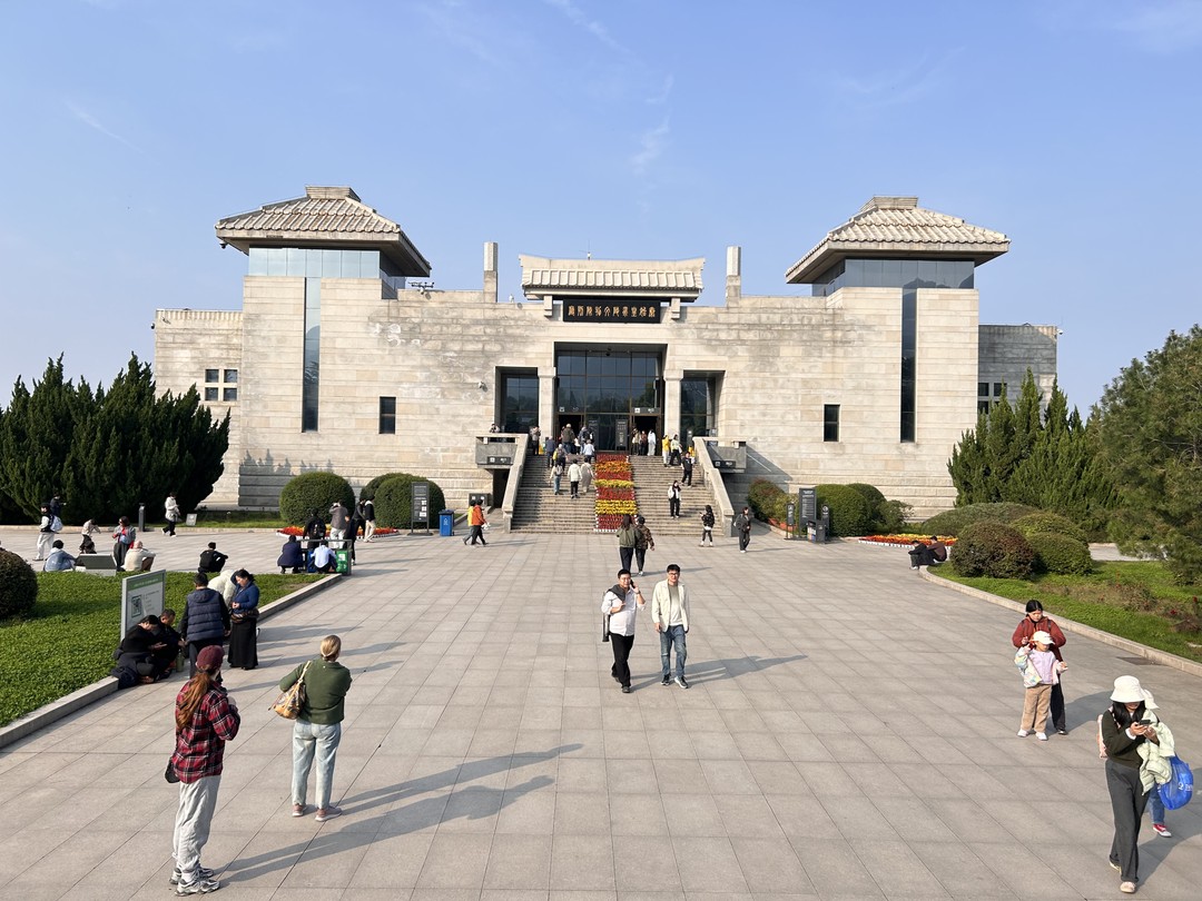 Алина прекрасный гид♥️ огромная благодарность от нашей семьи за невероятное погружение в историю создания терракотовый армии