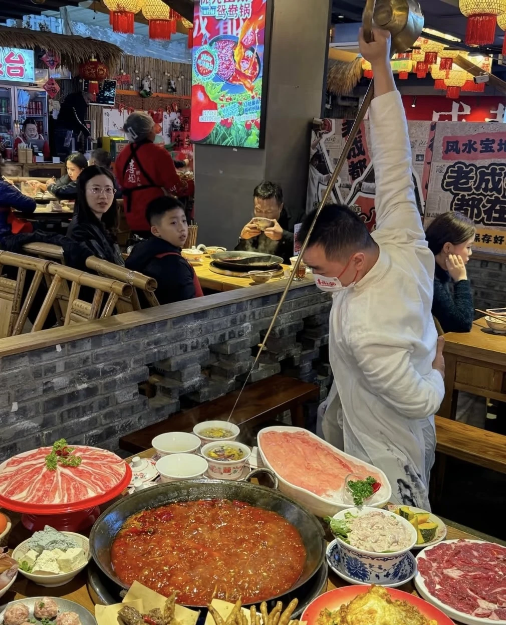 У нас была всего 10-часовая пересадка в Чэнду, и этот тур идеально подошёл под наши потребности
