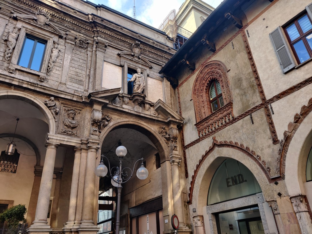 Были с семьёй на экскурсии по Милану с Оксаной. Остались очень довольны… самостоятельно никогда бы не