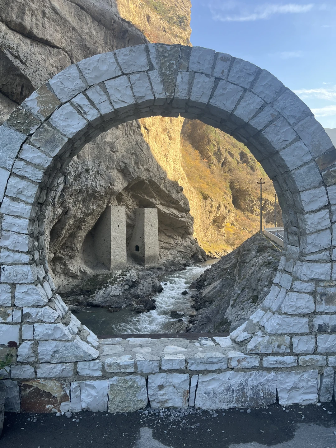 Адам - просто кладезь знаний! Будучи переводчиком, он обладает искусством очень правильно подавать информацию по экскурсии