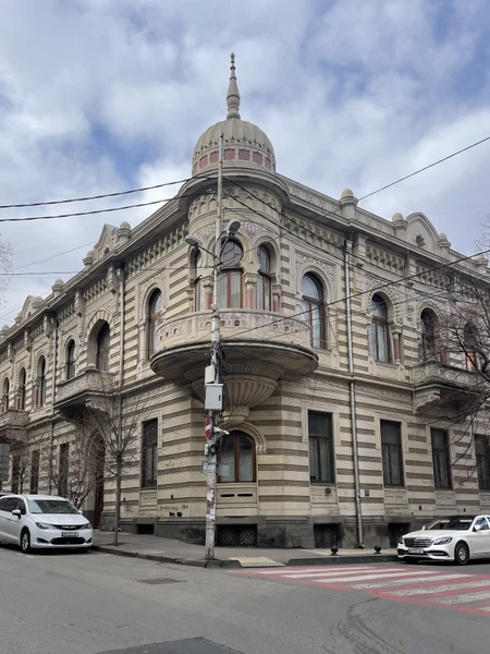 Волшебная экскурсия с чудесной Медеей по старинному району Сололаки! Почти четыре часа пролетели незаметно. Прогулка с