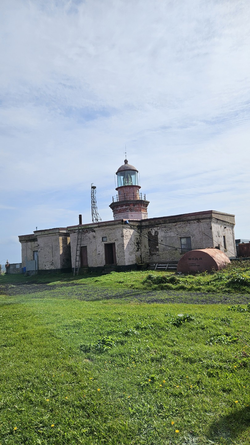 Длительная поездка для любителей бездорожья на сафарике под управлением невозмутимого гида-водителя Владимира. Мне всё понравилось -