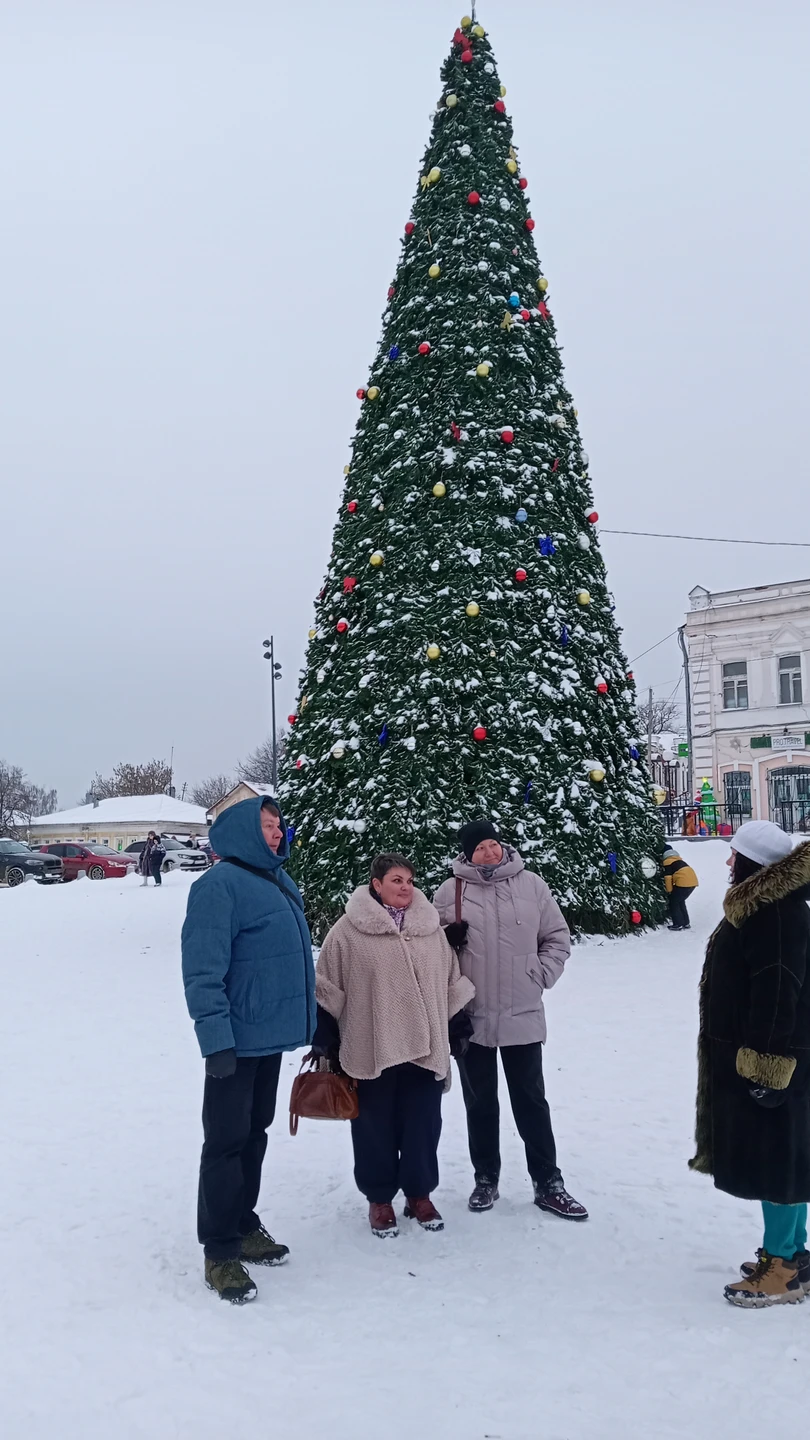 Юлия - прекрасный экскурсовод, интересный собеседник. За полтора часа мы отлично и неспешно прошлись по основным