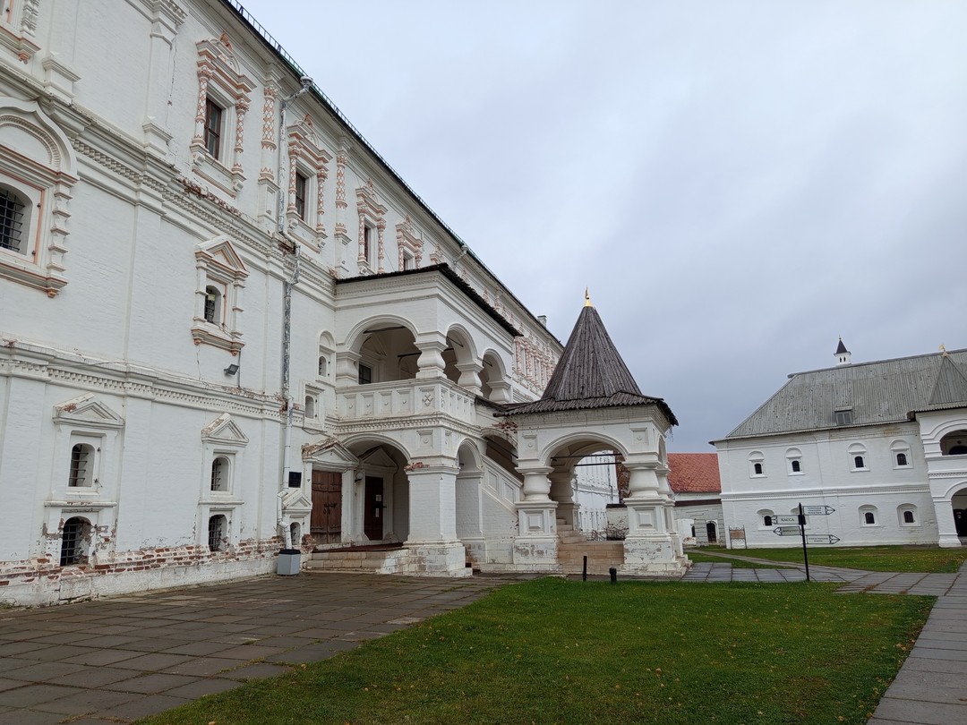 Экскурсия понравилась. Андрей увлекательно и интересно вел экскурсию. Андрей владеет большой информацией и с желанием ею