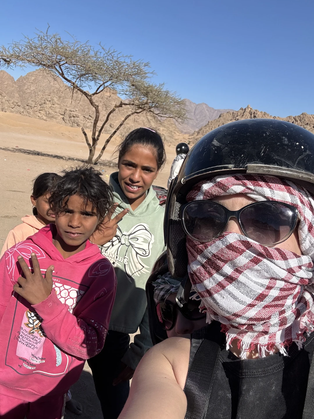 Все отлично, покатались классно, ребенка на верблюде прокатили))