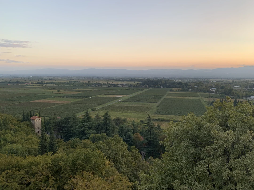 Всем доброго времени суток) Ездили с женой в тур Грузия + Ртвели в конце сентября и
