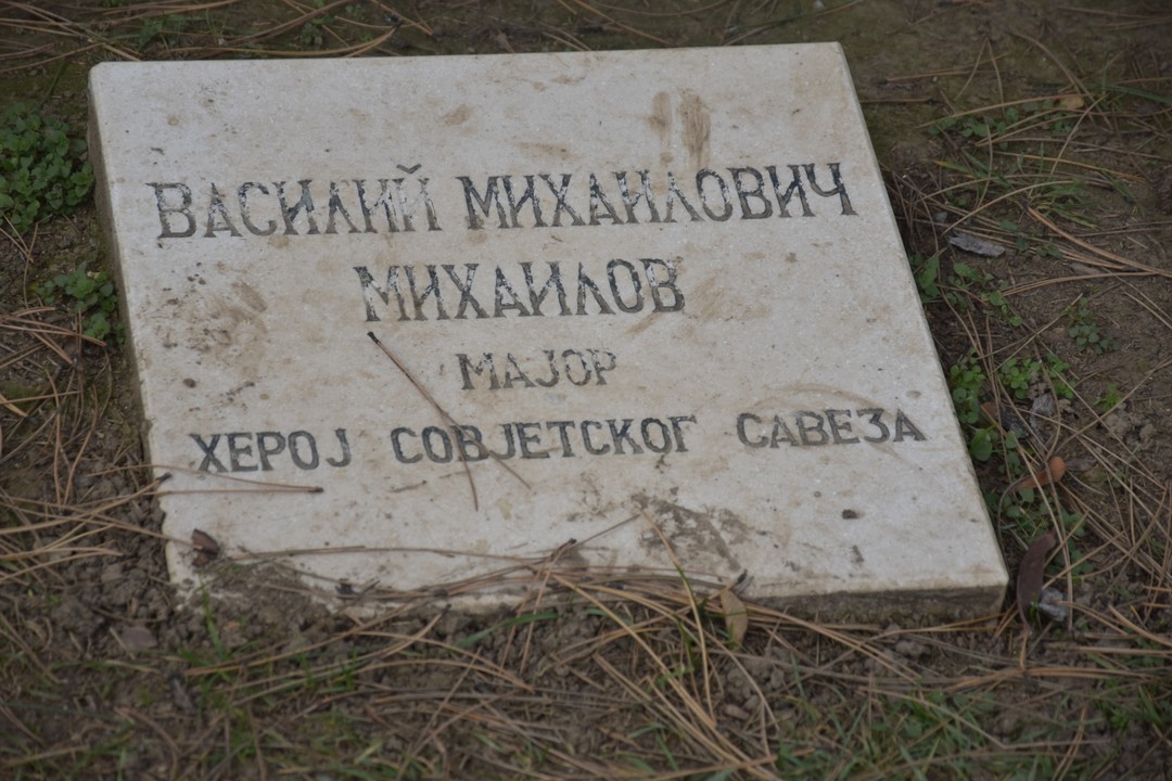 Это была интереснейшая историческая экскурсия. Она включает не только историю белой эмиграции, а в целом рассказывает