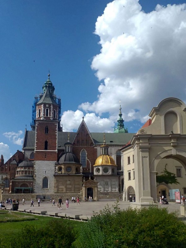 Монастыри, церкви, храмы