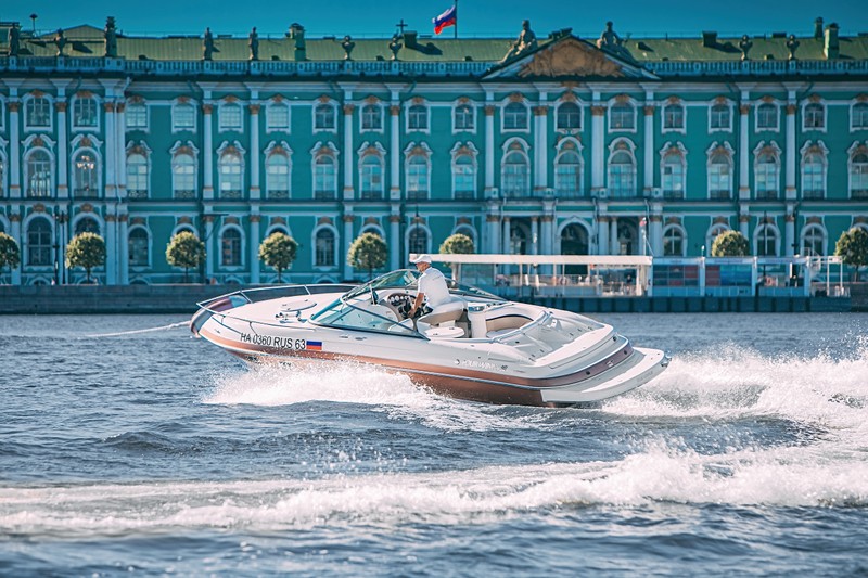 На катере к Большеохтинскому мосту + напиток на борту
