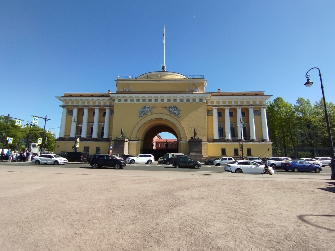 Квест интересный, маршрут проходит по красивым локациям.