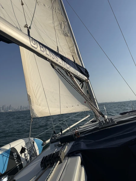 Хочу оставить самые теплые впечатления о нашей морской прогулке, которая состоялась на яхте Beneteau Oceanis Clipper