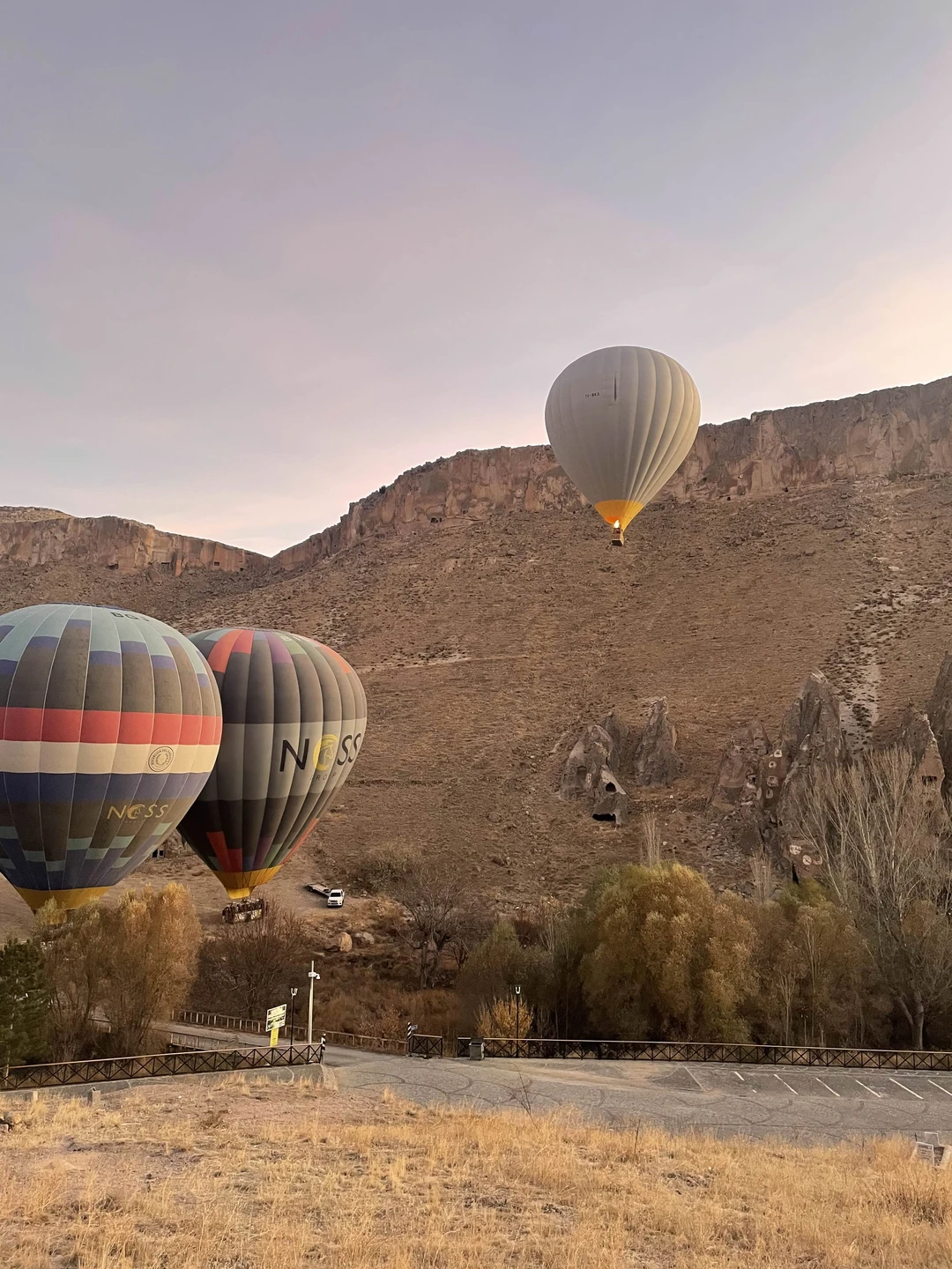 Все хорошо. Единственное, в следующий раз я бы выбрала номер не в пещерном варианте (там сыро)