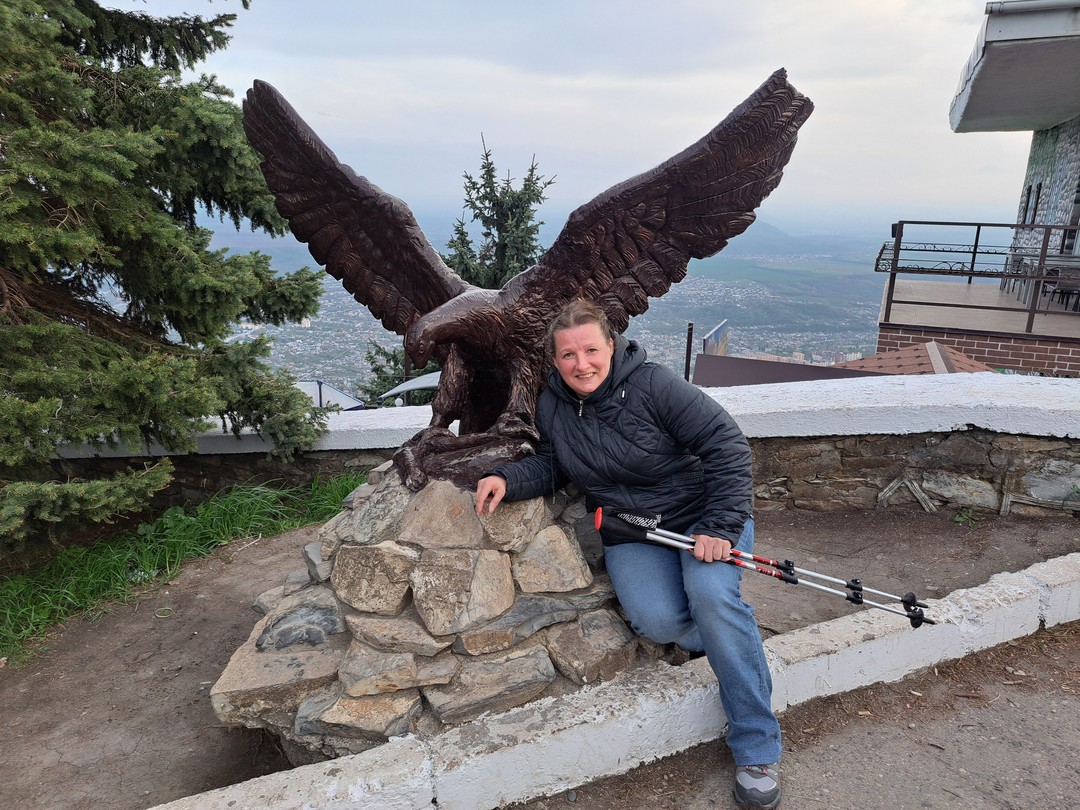 У нас была замена гида. Вместо Александра была Елена. Очень приятная девочка. Пришла полностью экипированной, с
