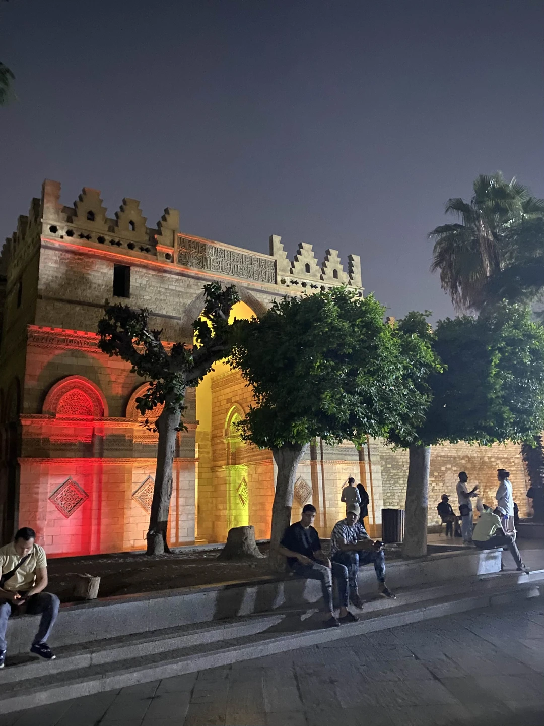 Рекомендую Ибрагима от всей души! Мой самолет задержался на два часа, но он меня встретил, и