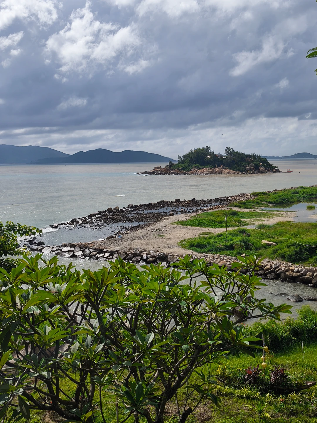 Обзорная экскурсия по Нячангу с Сергеем - наше первое знакомство с замечательной и колоритной страной Вьетнам.