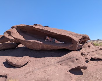 Белые и цветные горы Алтын-Эмеля, урочище Косбастау