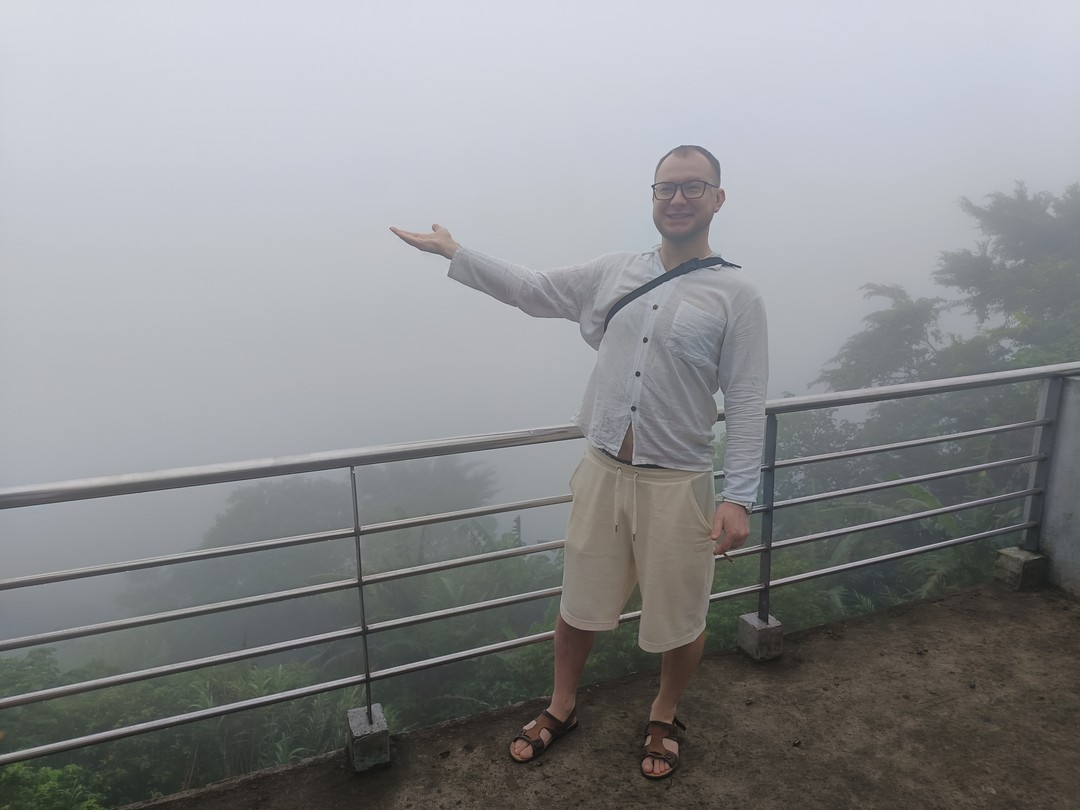 Очень красивый видовой маршрут. Детали писать не буду, смотрите сами. Катались на комфортной тойоте вчетвером