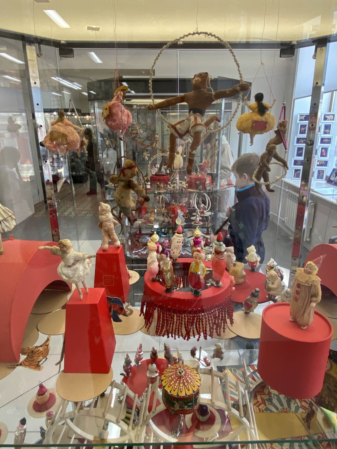 экскурсия прошла в соответствии с описанием. экскурсовод посоветовал дополнительно несколько интересных для посещения мест (Выставкв елочных