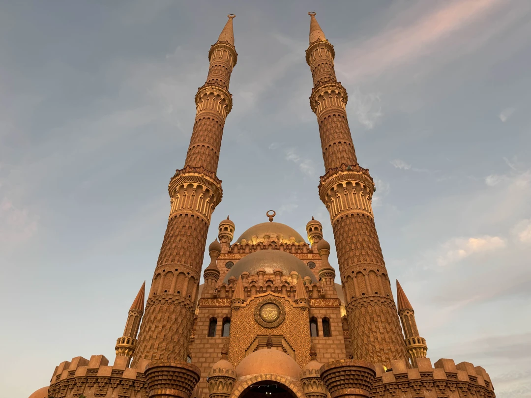 Добрый день… Экскурсия прошла отлично,все запланированное проехали посмотрели,гид отлично говорит по русски,отлично знает историю Египта,все нам