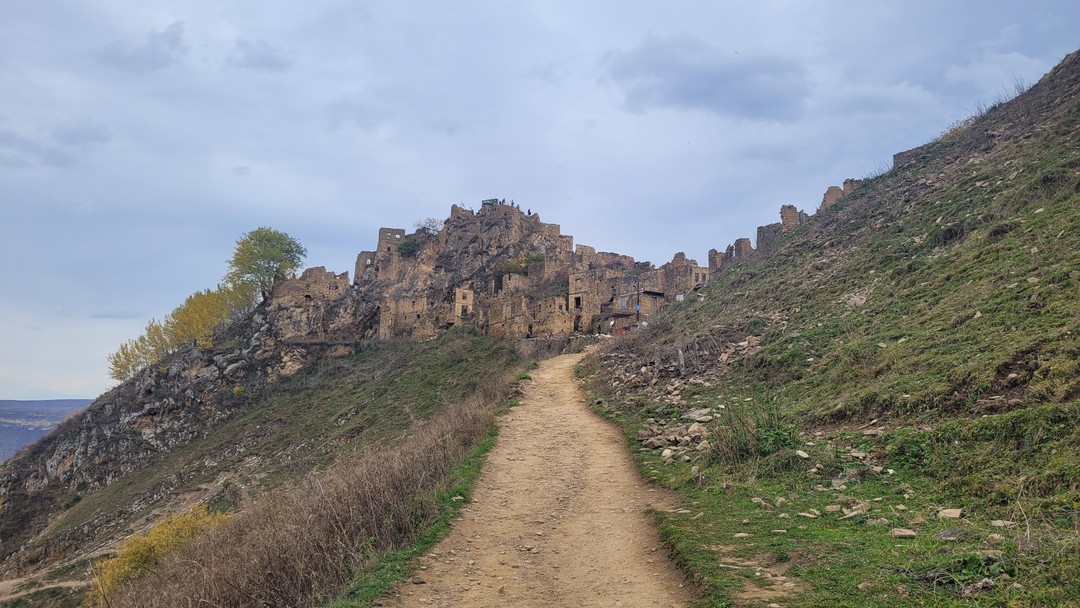 «Ханская крепость», подземный водопад и рукотворные террасы (Нина)