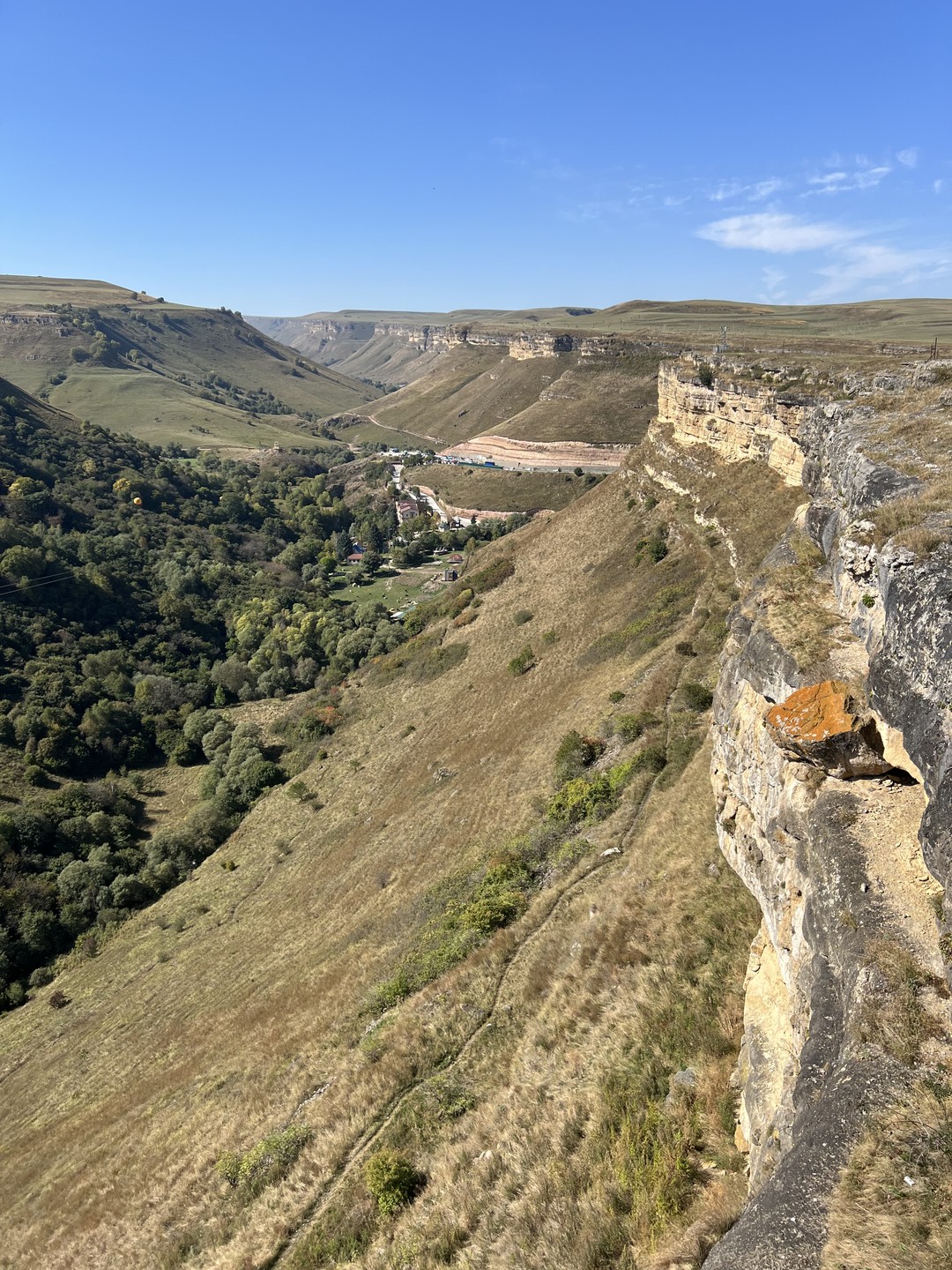 Отличная работа, у гида Карена, получили большое удовольствие от тура в Домбай, дивный рассказ о местных