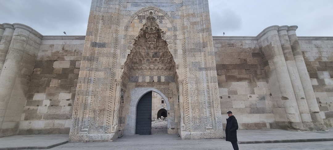 Тур,,Удовольствие по- турецки,, мы посещали вместе с мужем. Неожиданно великолепные отели, богатый шведский стол в них