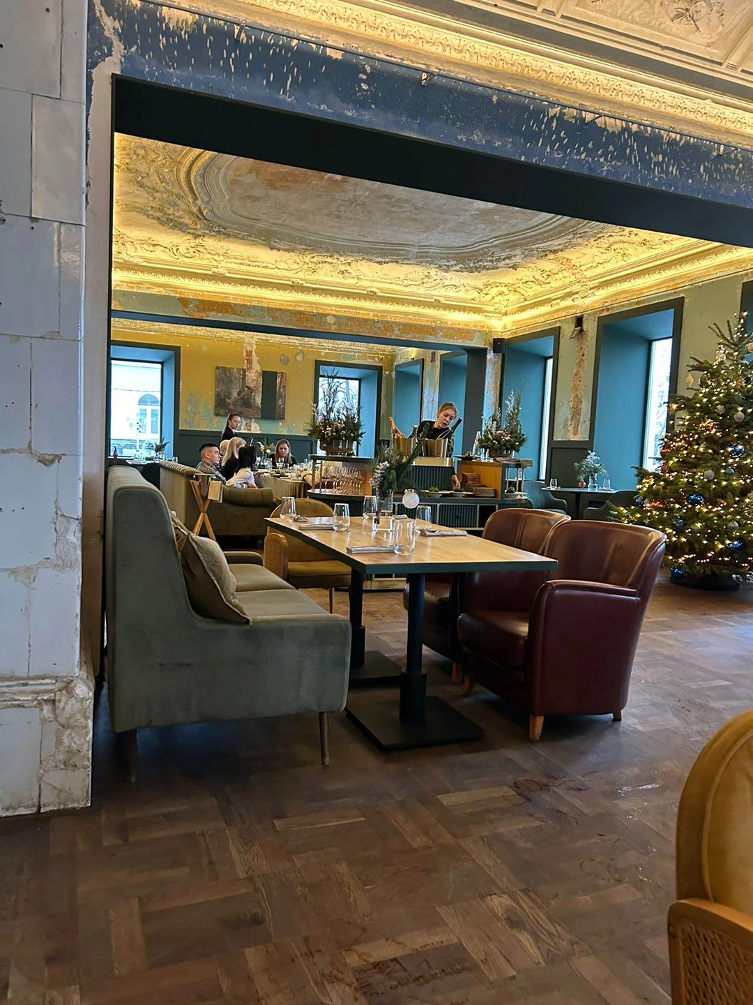 Алина, замечательная, сразу бодрит, несмотря на мороз и снег! Уже были во второй раз на этой